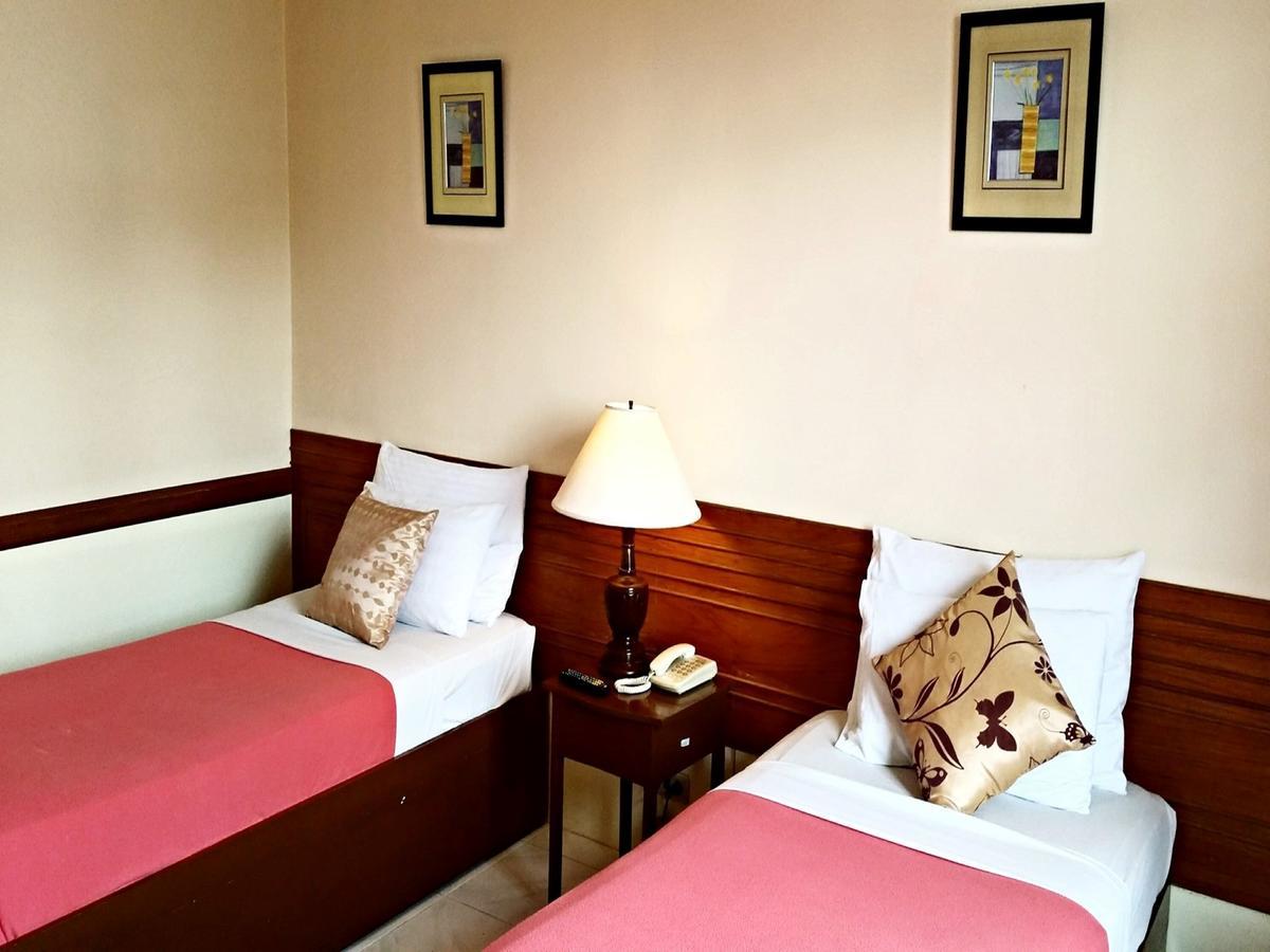 La Parilla Hotel Cabanatuan City Ngoại thất bức ảnh